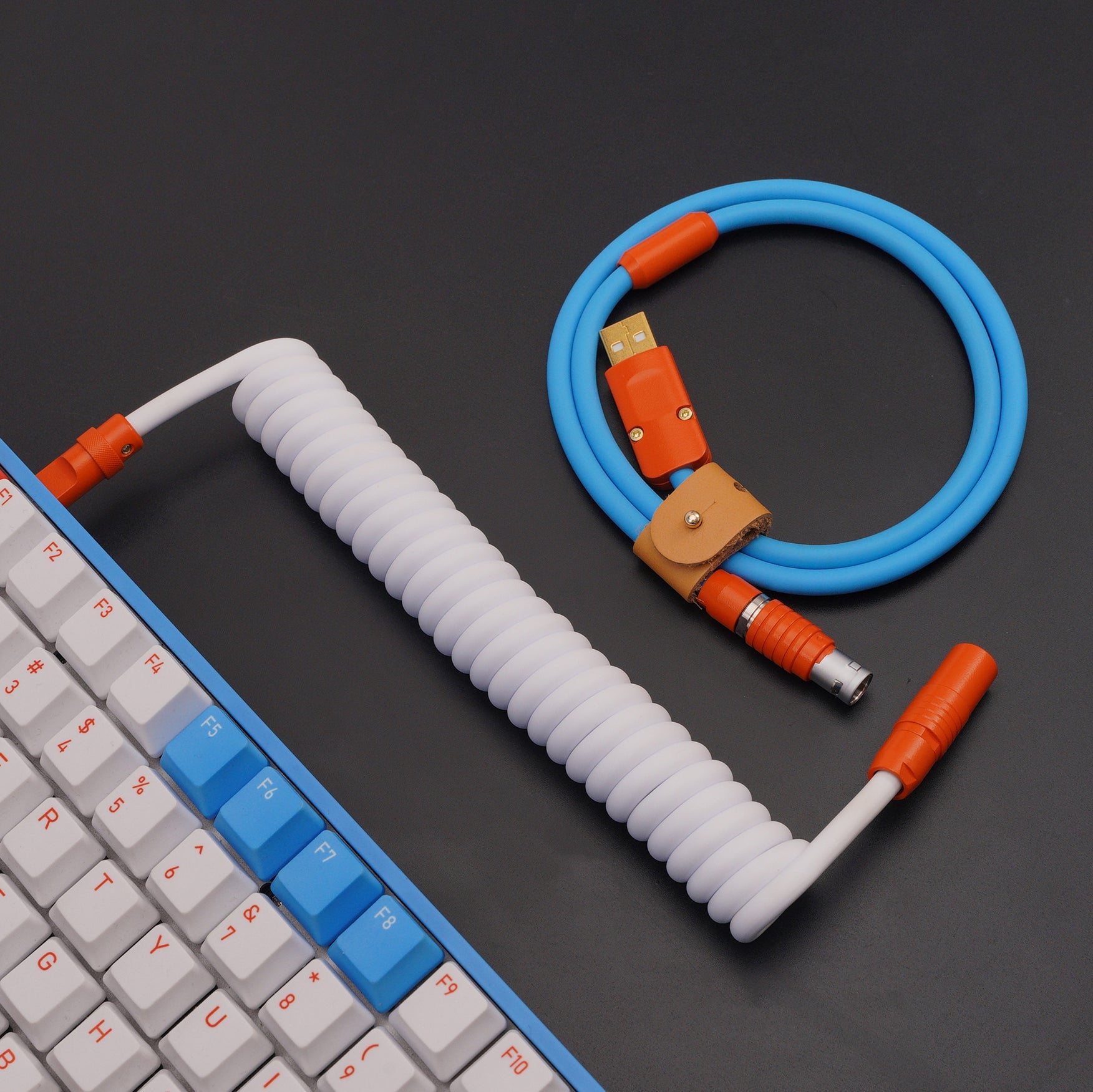 MelGeek Kundenspezifisches TPU-Gummi-Spiral-USB-C-Kabel mit orangefarbener Aviator-Spule auf der Tastaturseite