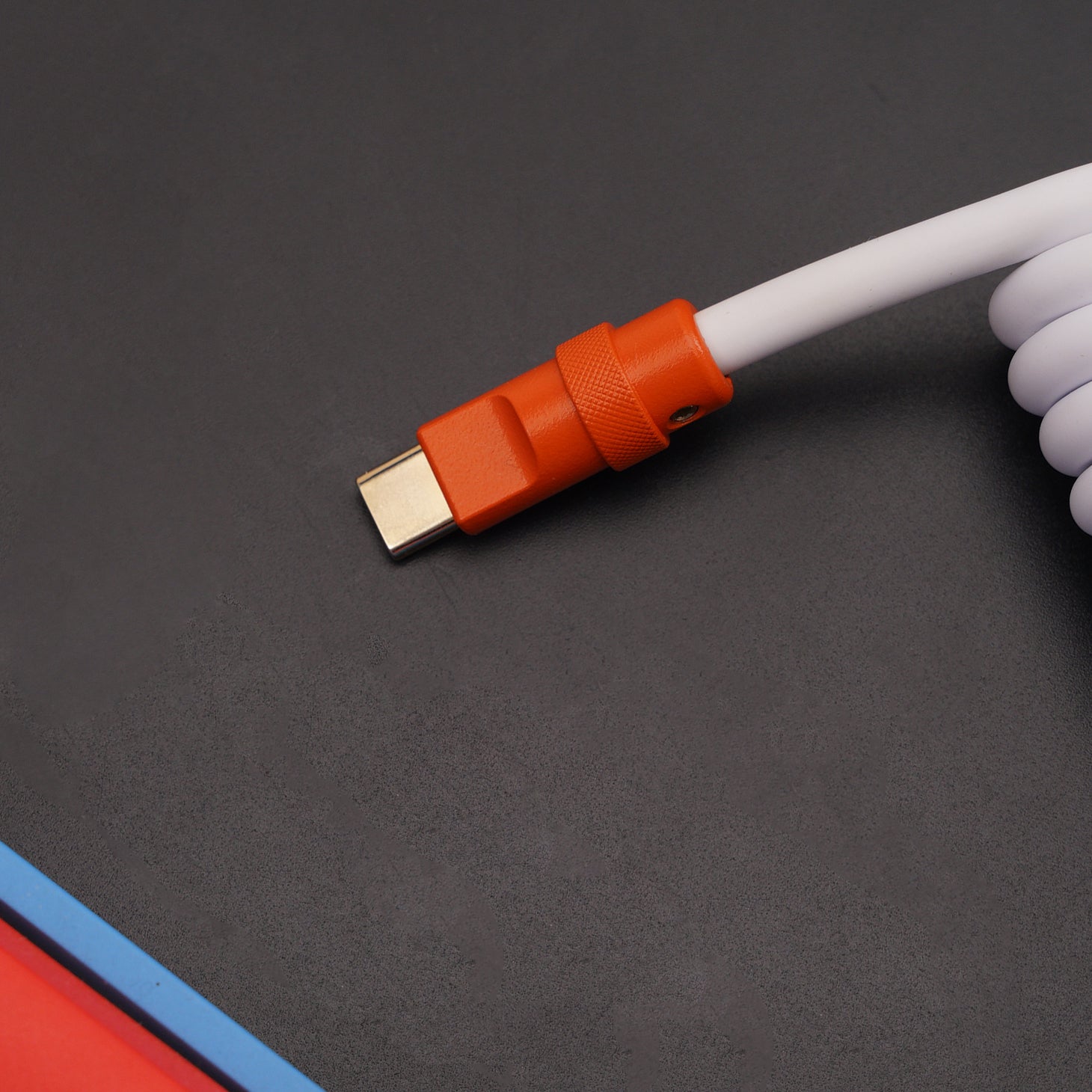 Câble USB C spiralé en caoutchouc TPU personnalisé MelGeek avec bobine aviateur orange côté clavier